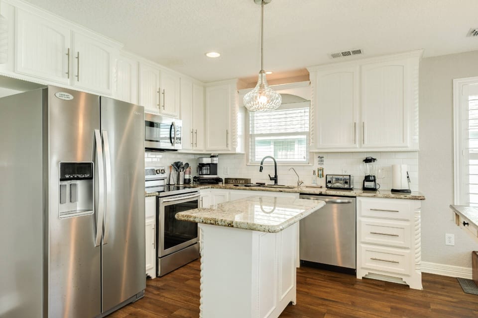 Sparkling Kitchen with dishware and utensils