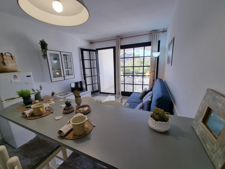 Apartment with sea view terrace and pool 50m from the beach Apartment in L'Escala