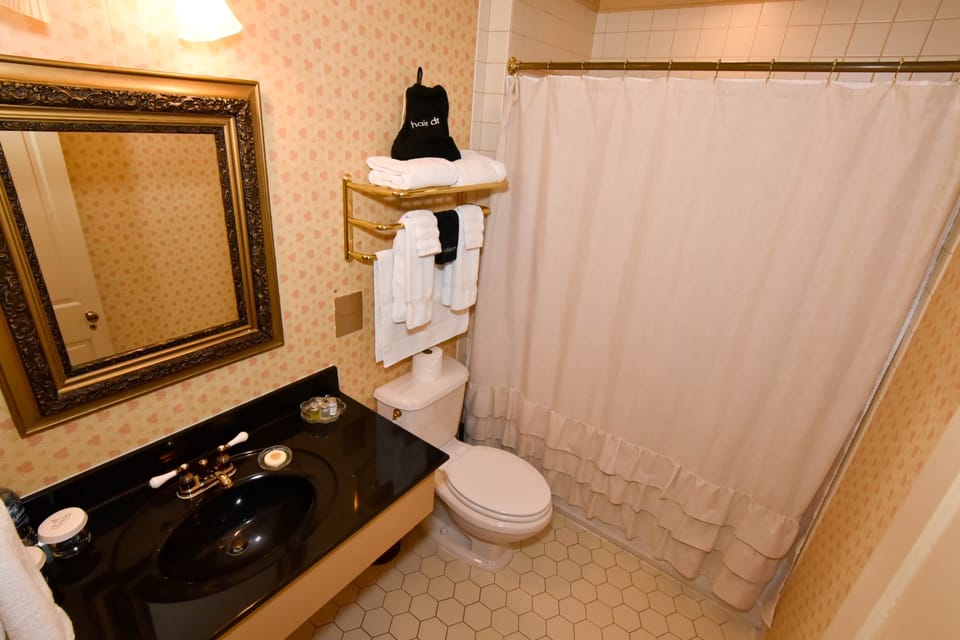 Tub Room private Bathroom