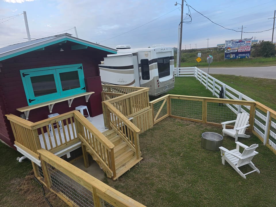 Dedicated fenced back yard!
