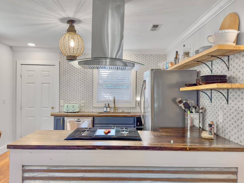 Enjoy cooking in the spacious, well-equipped kitchen. 