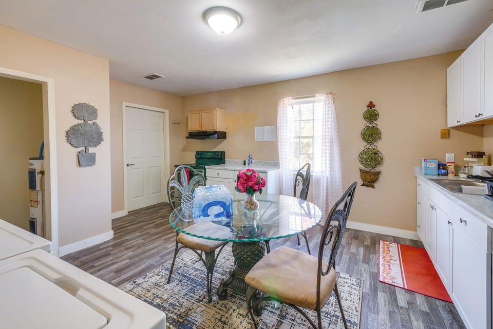 Kitchen | Dining Table | Washer/Dryer | Free WiFi