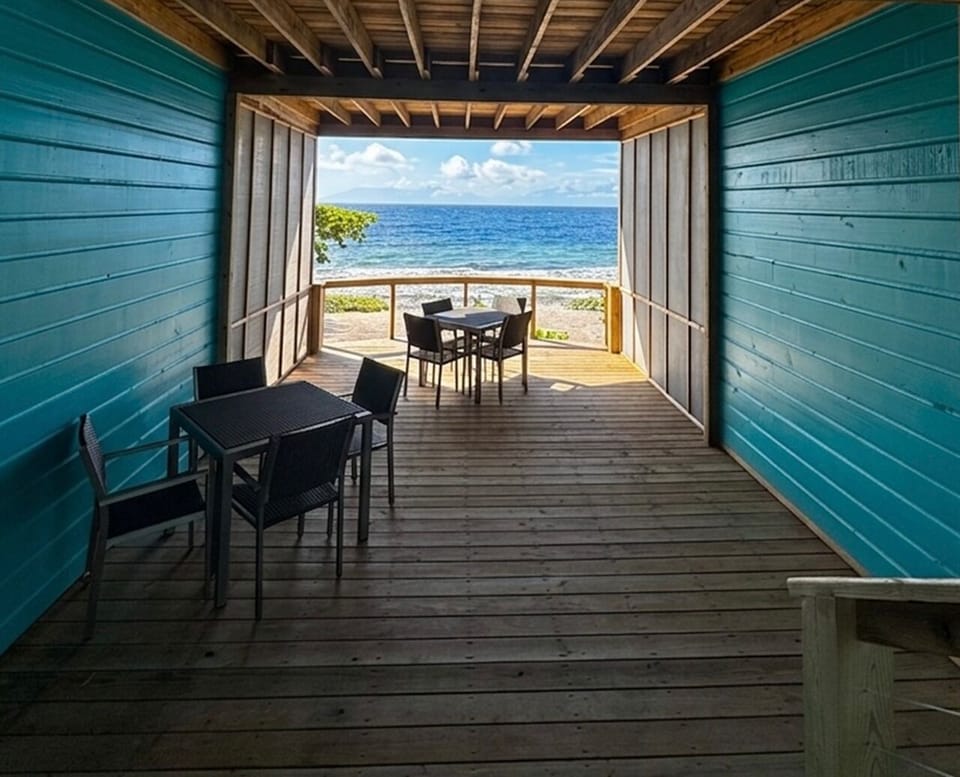 Quatro Vista Deck 2 with tables
