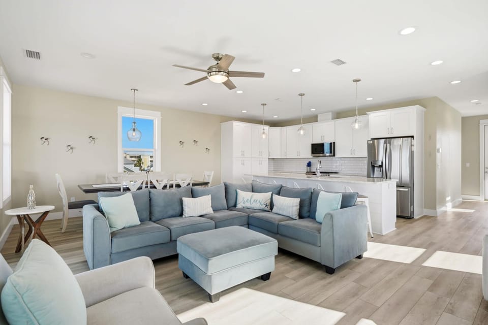 House (4 Bedrooms) | Living area | 65-inch Smart TV with digital channels