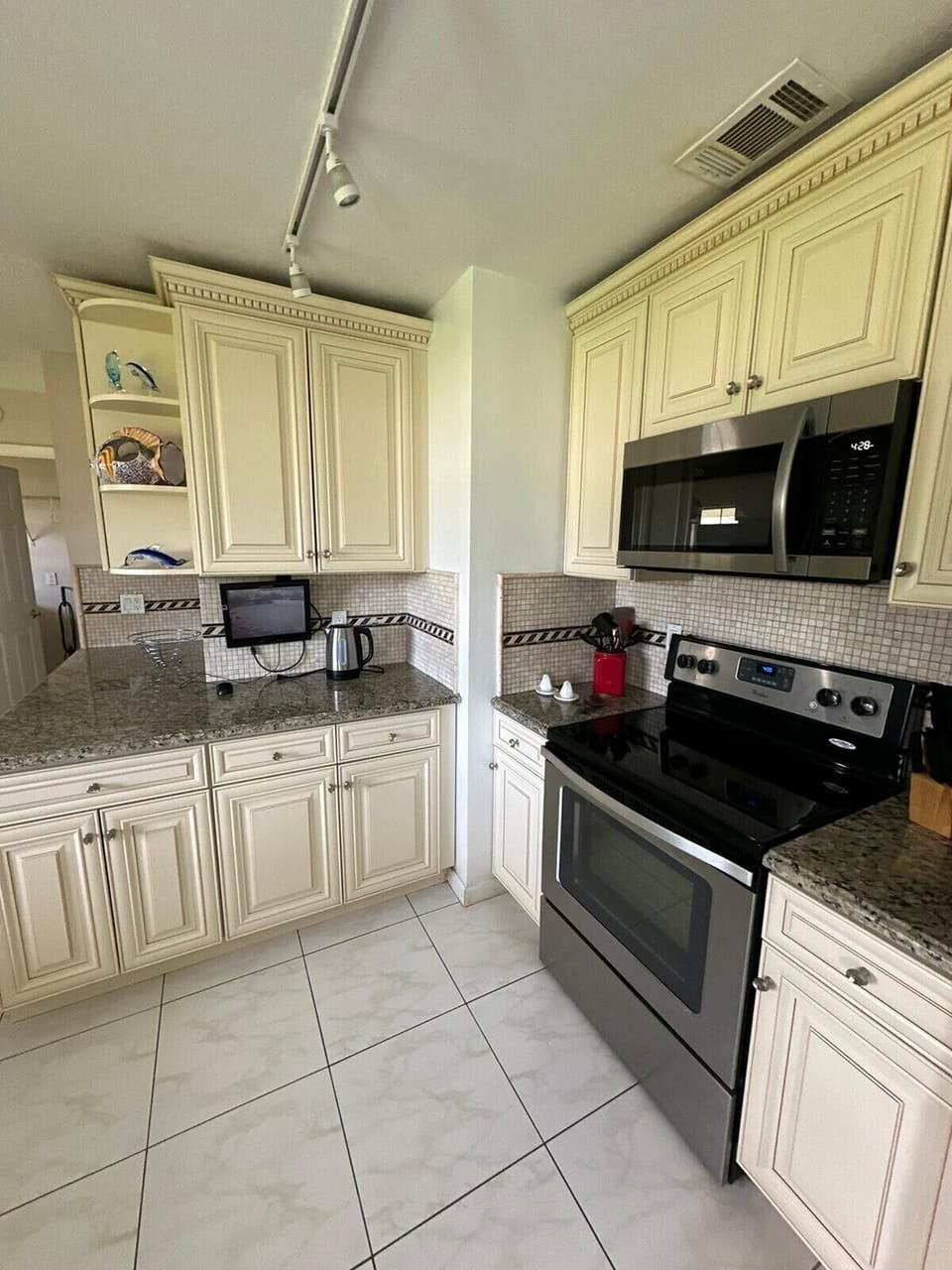 Oven and additional countertop