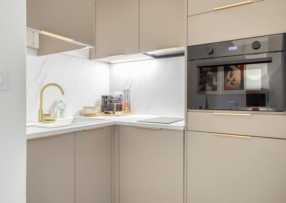 Cuisine moderne entièrement équipée comme à la maison