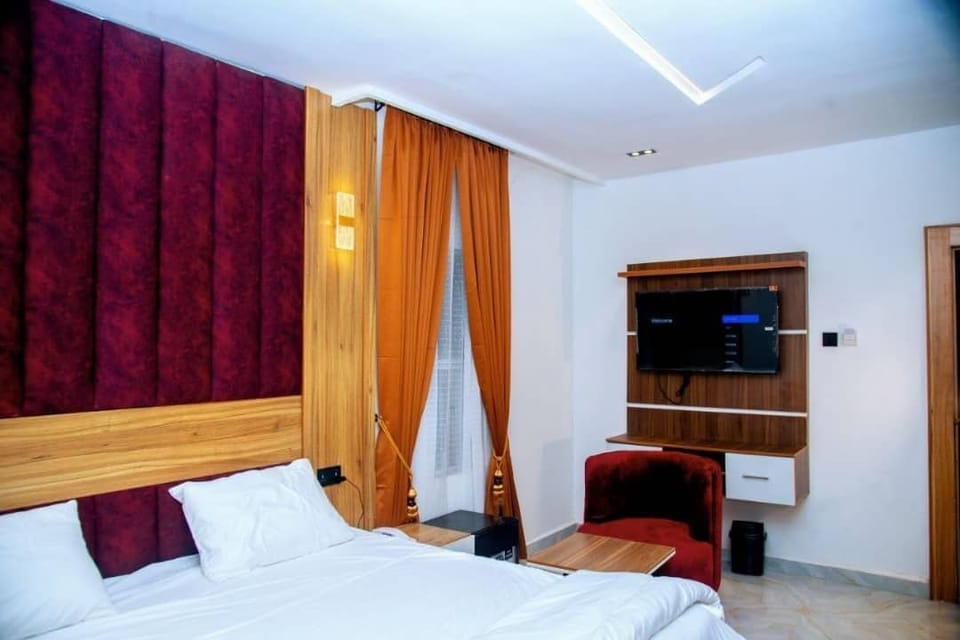 Superior Single Room | Desk, laptop workspace, free WiFi