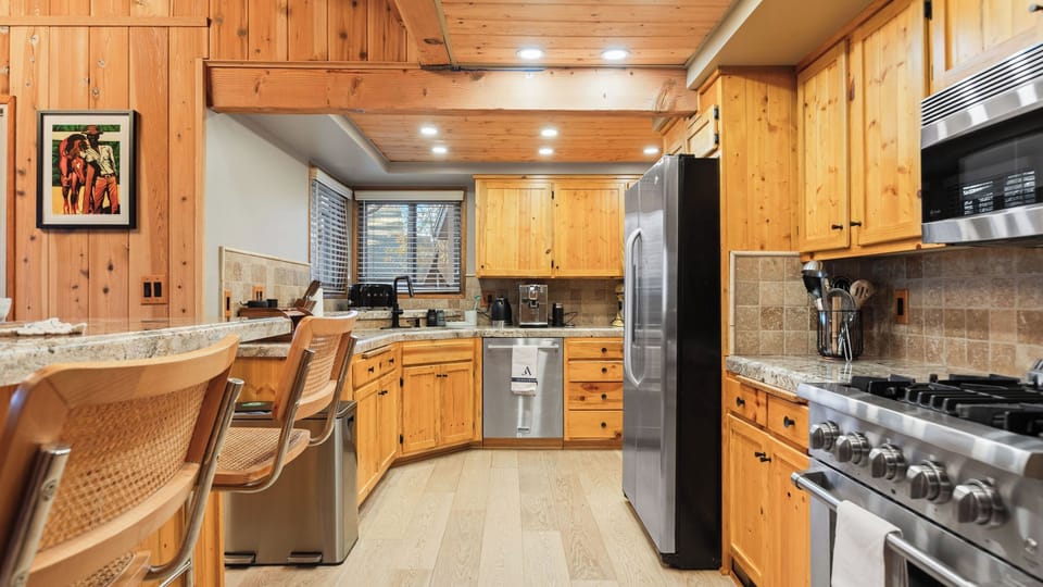 House (5 Bedrooms) | Interior
