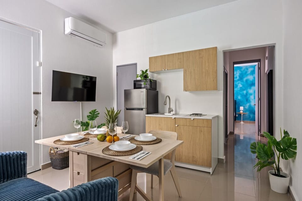 Living and idining area with kitchenette