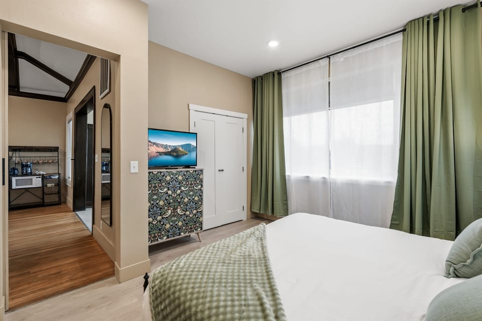 Unit 2:  Bedroom - King Size Bed