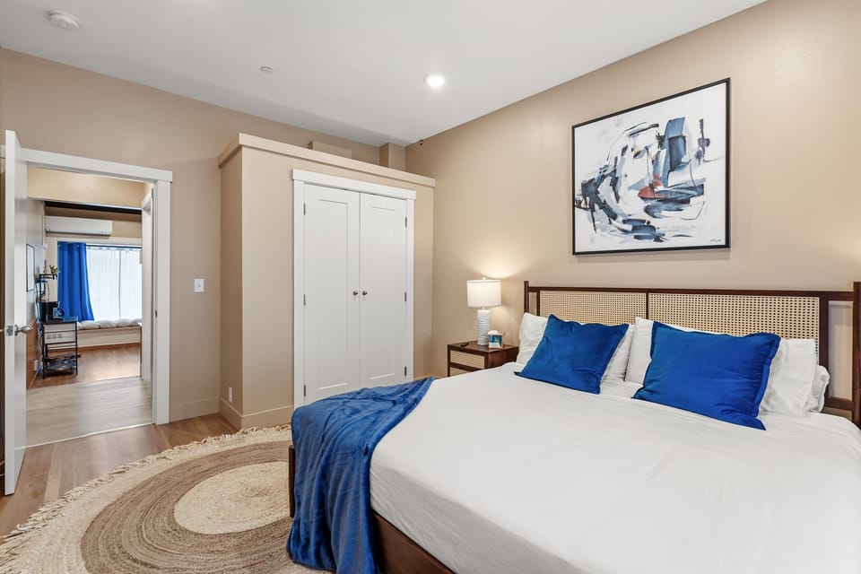 Bedroom - King Size Bed