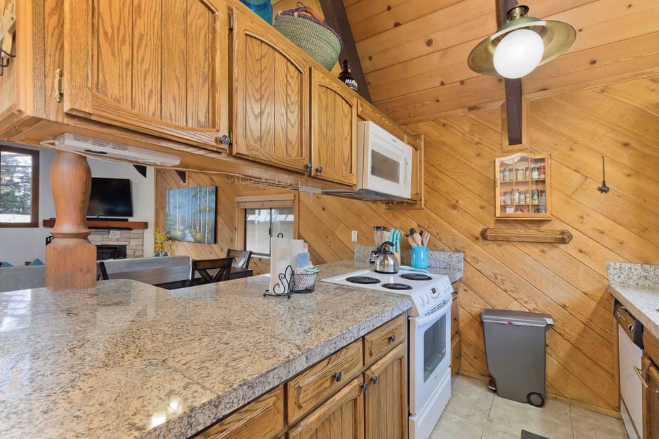 Cozy full kitchen, granite counters, and everything you need to make a meal!