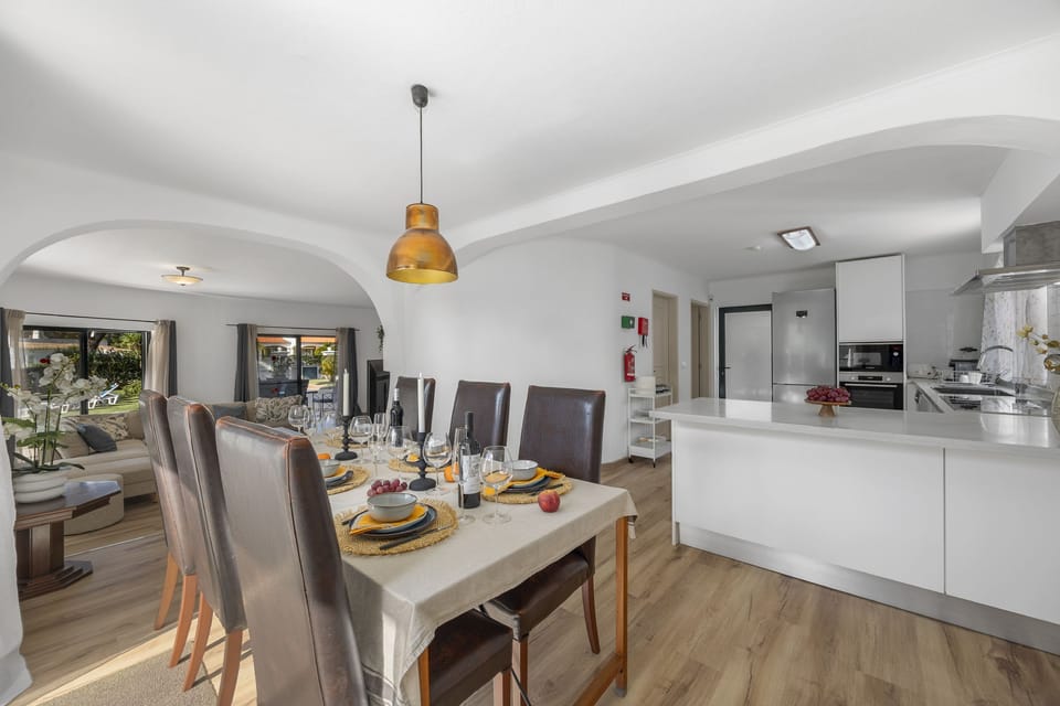 Open plan dinning area