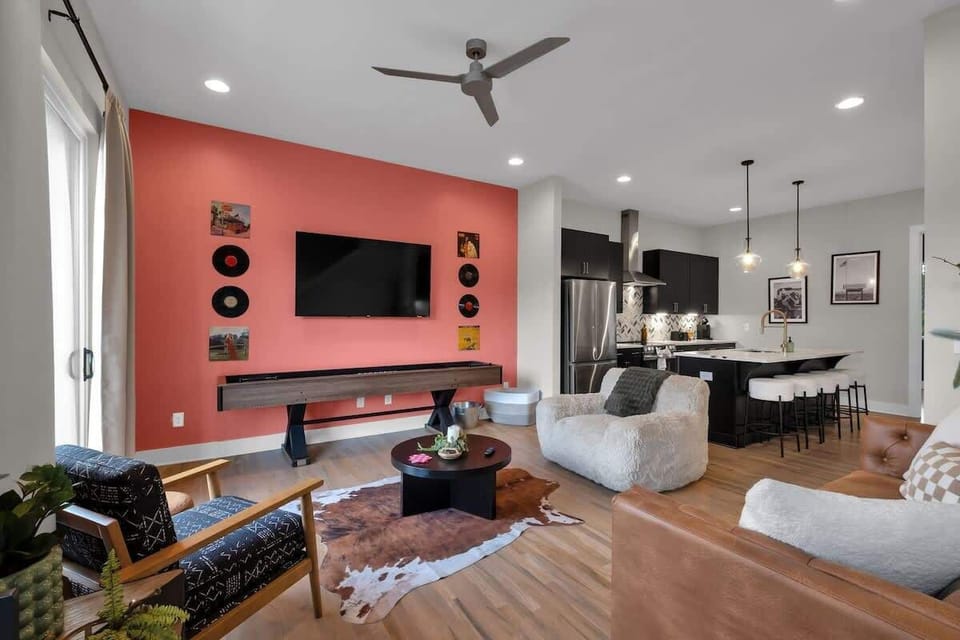Living Room: Vibrant space with retro flair, perfect for relaxation and socializing!