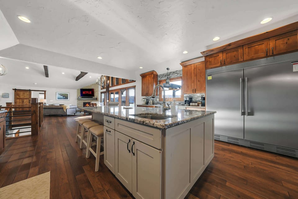 Bright, airy, and fully equipped, this kitchen is perfect for whipping up breakfast, lunch, dinner, or spontaneous dance breaks.