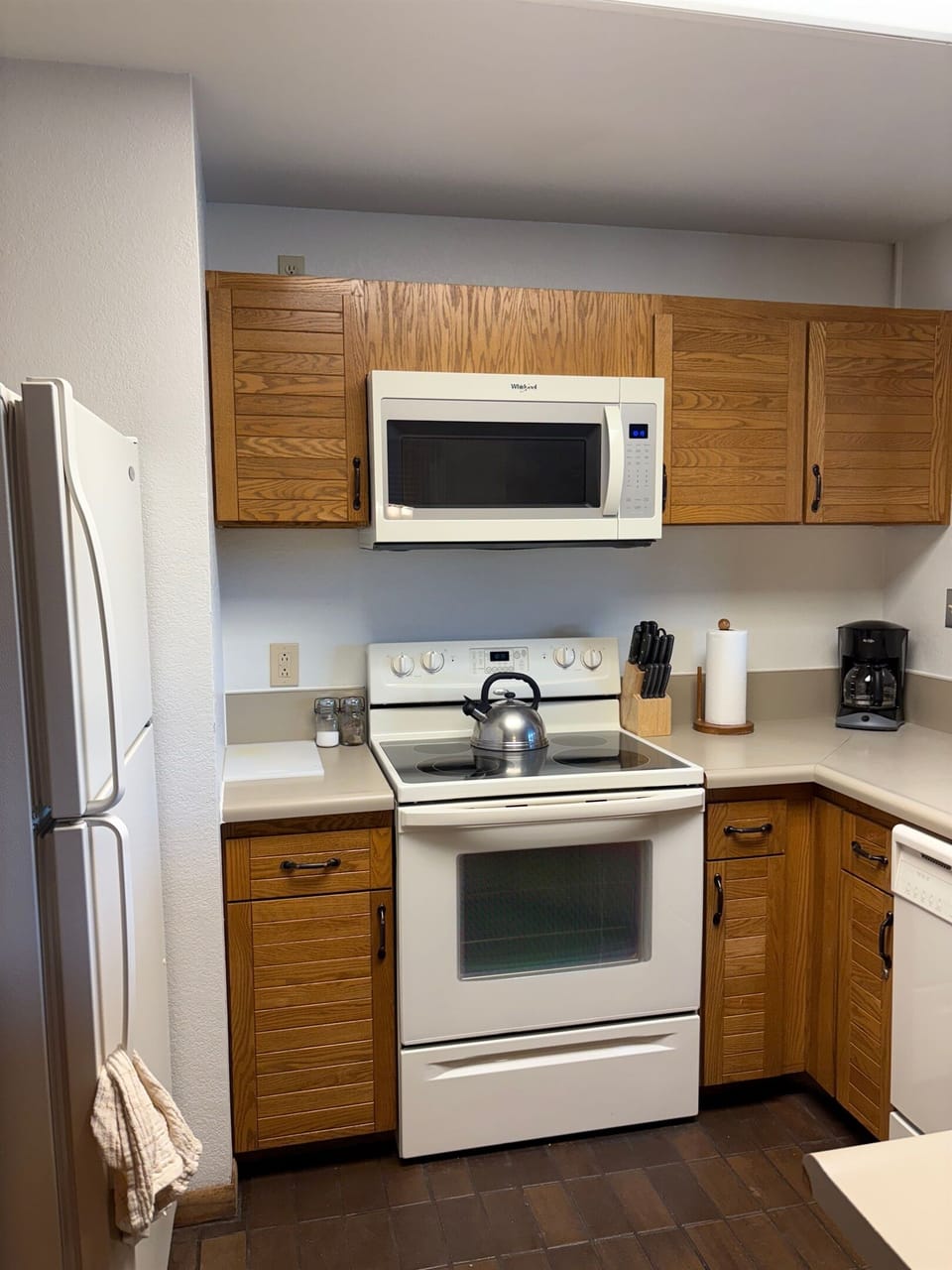 Full kitchen w/ all the amenities