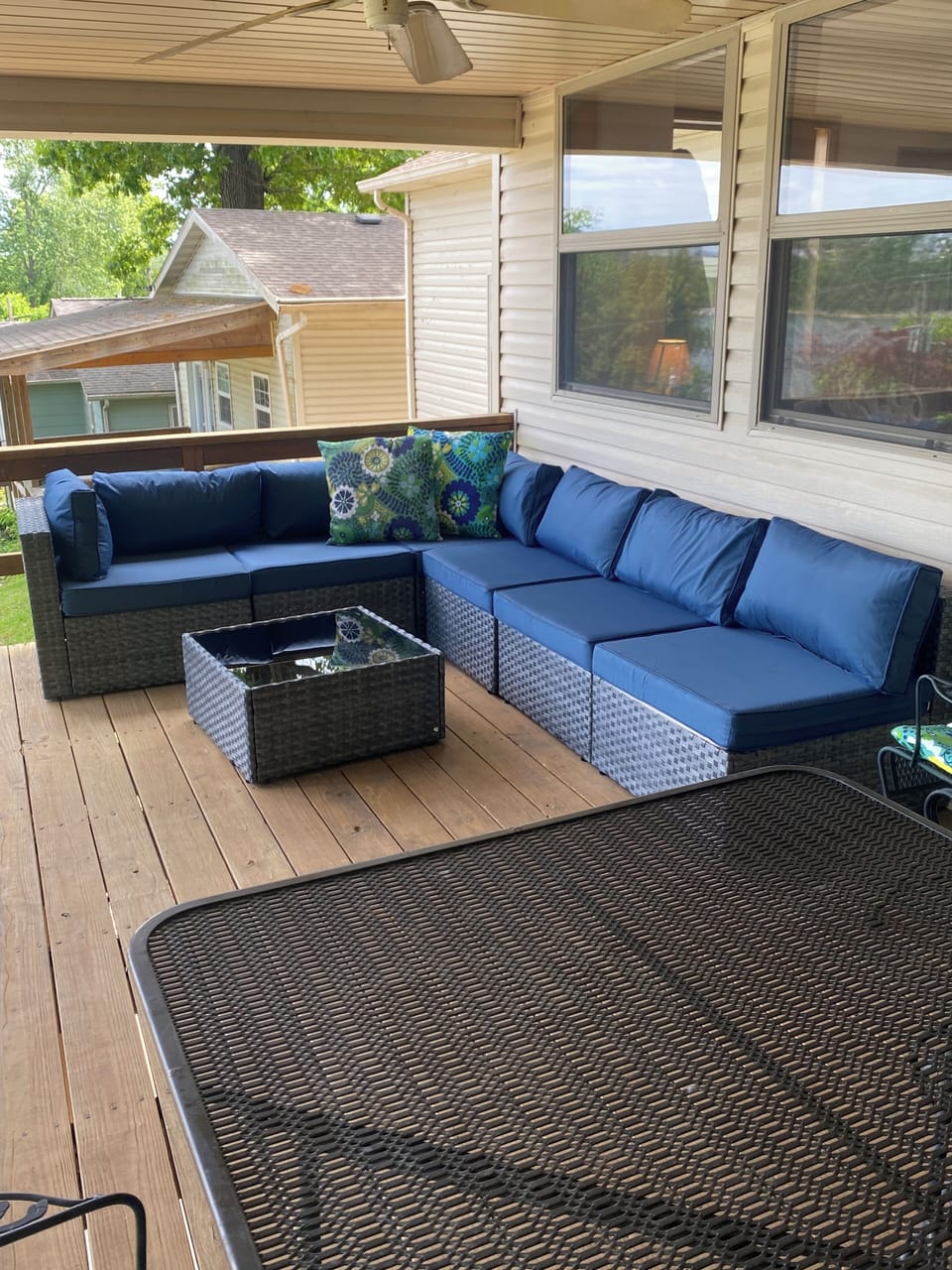 Enjoy the fresh air &stunning views of lake while relaxing on a comfortable sofa
