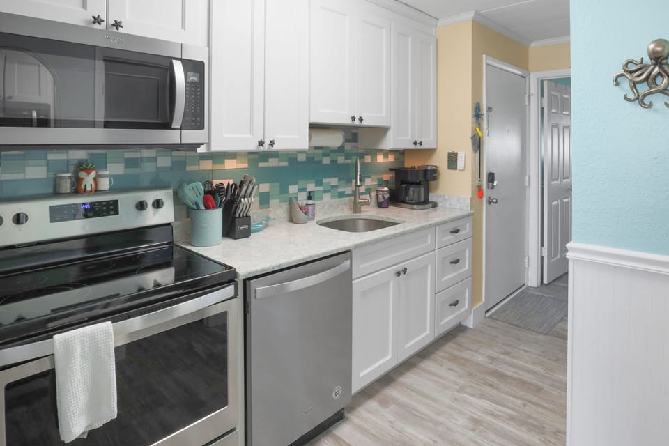 Cooking Basics | Dishwasher | Glass-Top Stove | Microwave | Keurig & Drip Coffee