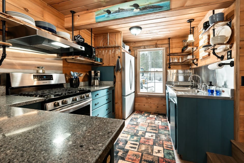 Fully equipped kitchen (no dishwasher)