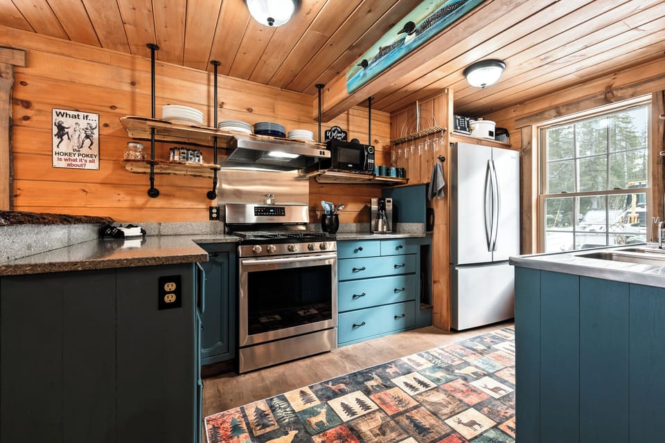 Fully equipped kitchen (no dishwasher)