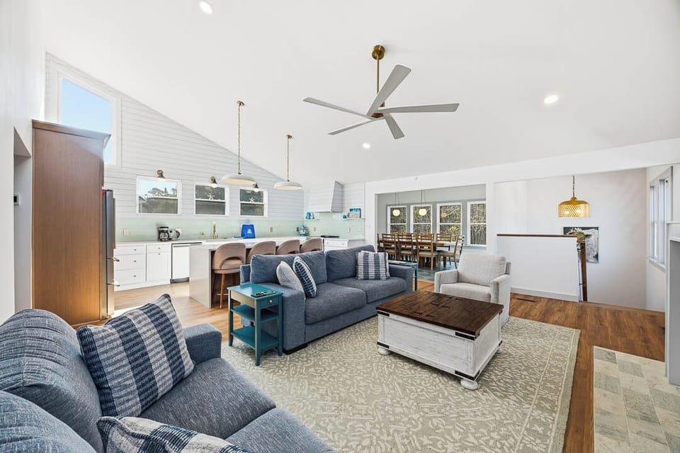 Mid-Level Living Room