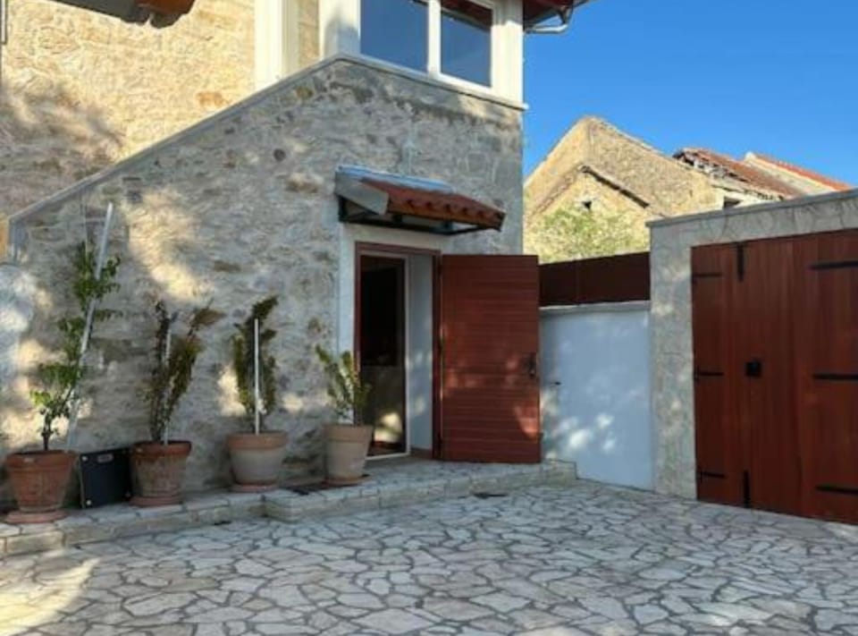 Villa (Heated Pool Retreat) | Exterior