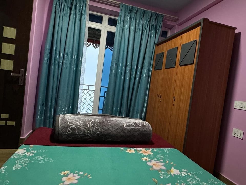 Deluxe Double Room, Mountain View | Desk, free WiFi
