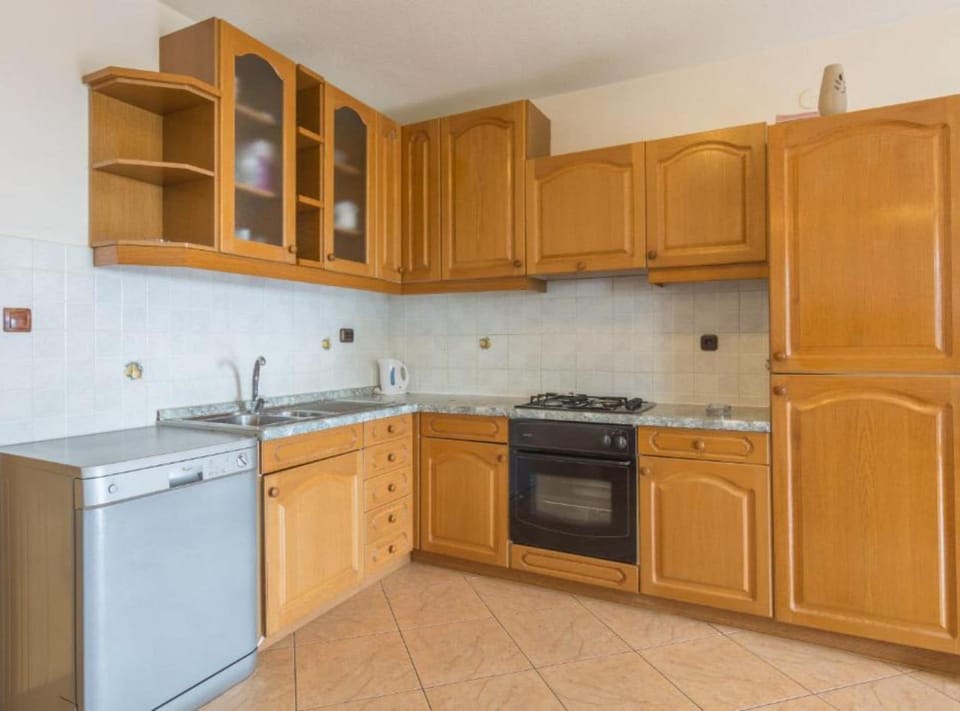 House (Six Bedroom Holiday House With Pool) | Private kitchen | Fridge