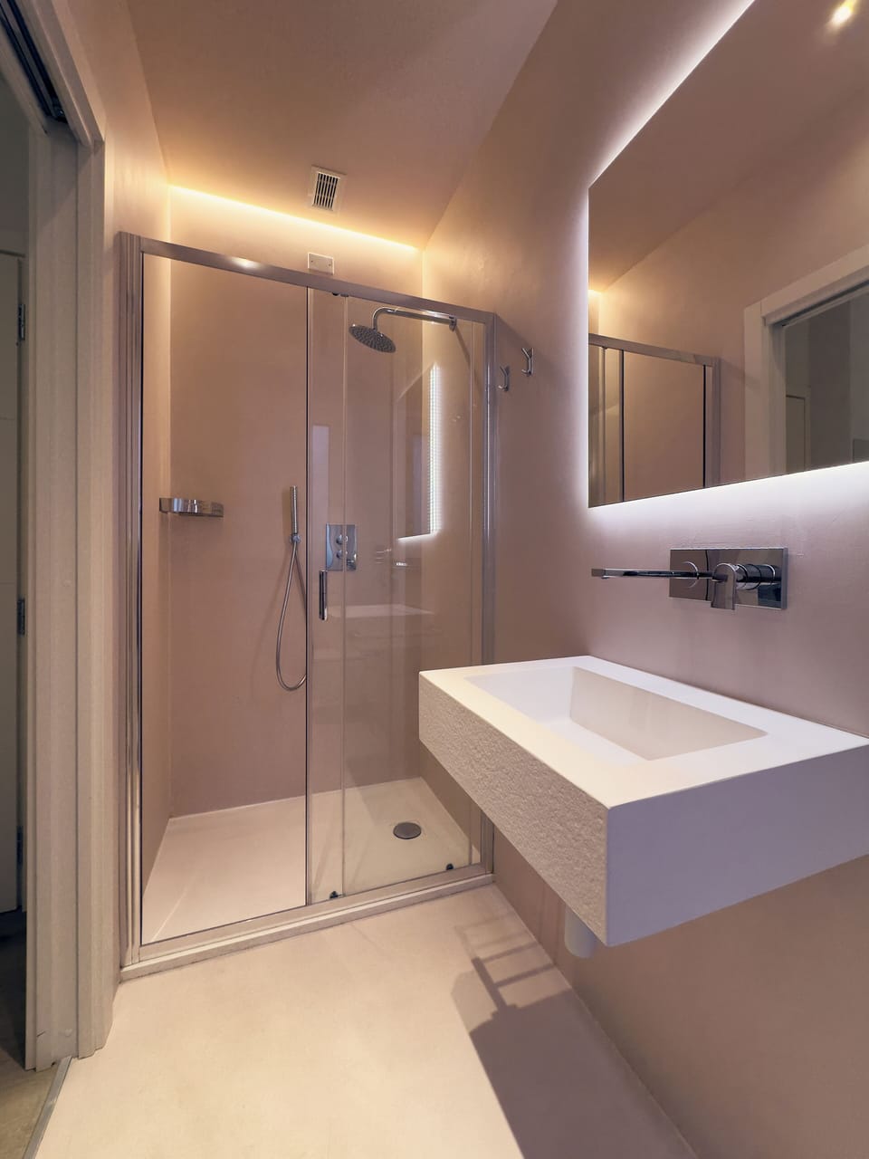 Camera Matrimoniale con Bagno Privato | Bathroom | Shower, hair dryer, bathrobes, towels