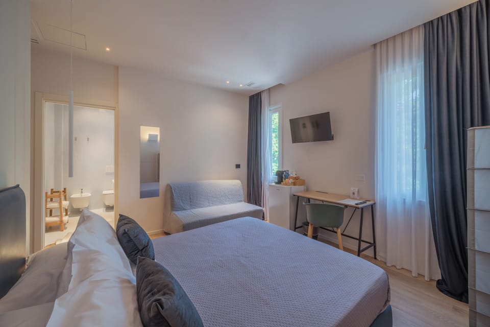 Camera Matrimoniale con Bagno Privato | Premium bedding, down comforters, memory foam beds, desk