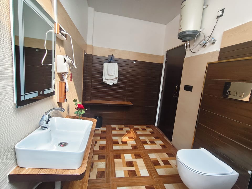 Luxury Double or Twin Room, Private Pool, Garden View | Bathroom | Shower, free toiletries, hair dryer, bathrobes