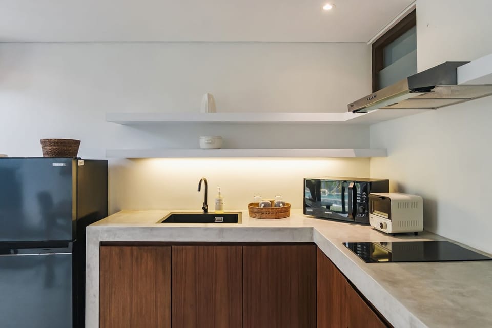 Fridge, microwave, stovetop, electric kettle