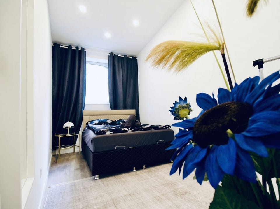 Basic Apartment | Iron/ironing board