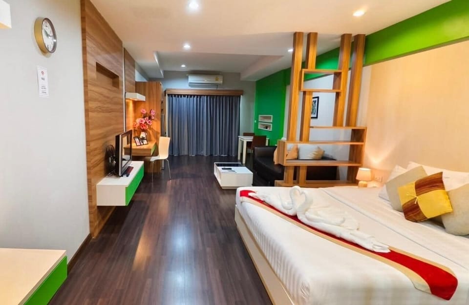 Deluxe Double Room | Individually decorated, desk, laptop workspace, free WiFi