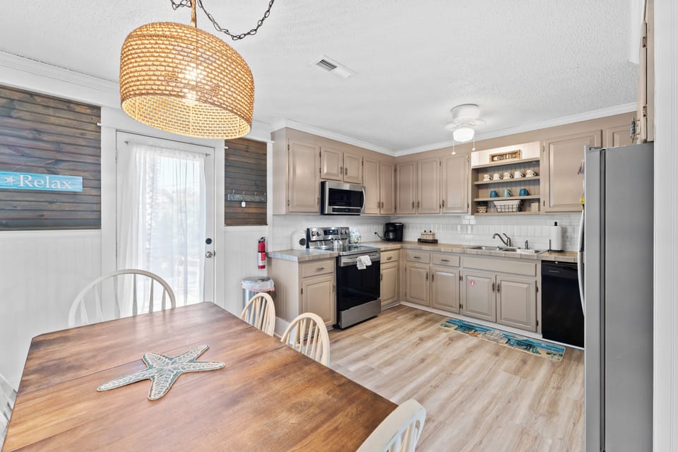 Effortless flow of the kitchen and dining.