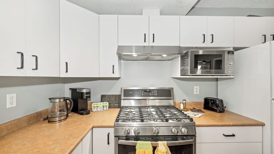 Knockan Hill Rentals - Ground Floor Suite | Private kitchen