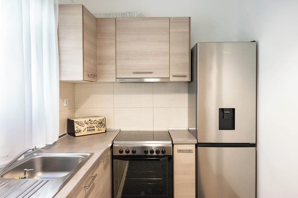Apartment, 4 Bedrooms | Private kitchen | Electric kettle, toaster