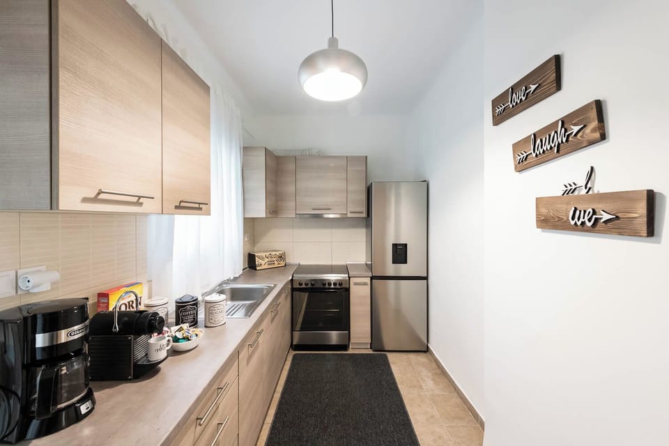 Apartment, 4 Bedrooms | Private kitchen | Electric kettle, toaster