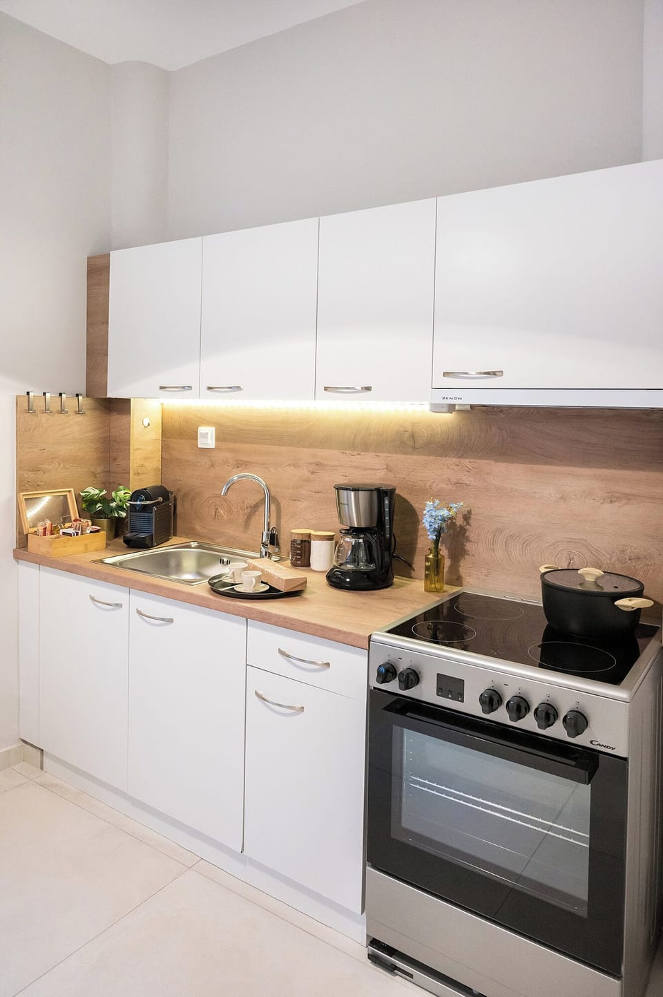Apartment, 3 Bedrooms | Private kitchen | Electric kettle, toaster
