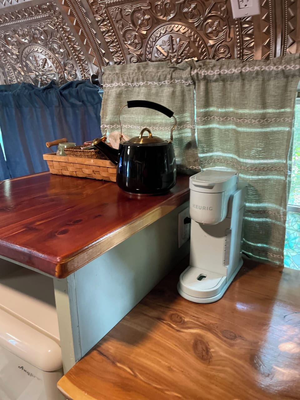 Keurig,tea kettle,assorted coffee tea cocoa 