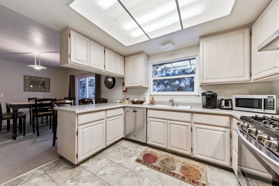 House, 3 Bedrooms | Private kitchen