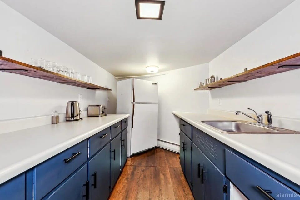 House, 5 Bedrooms | Private kitchen
