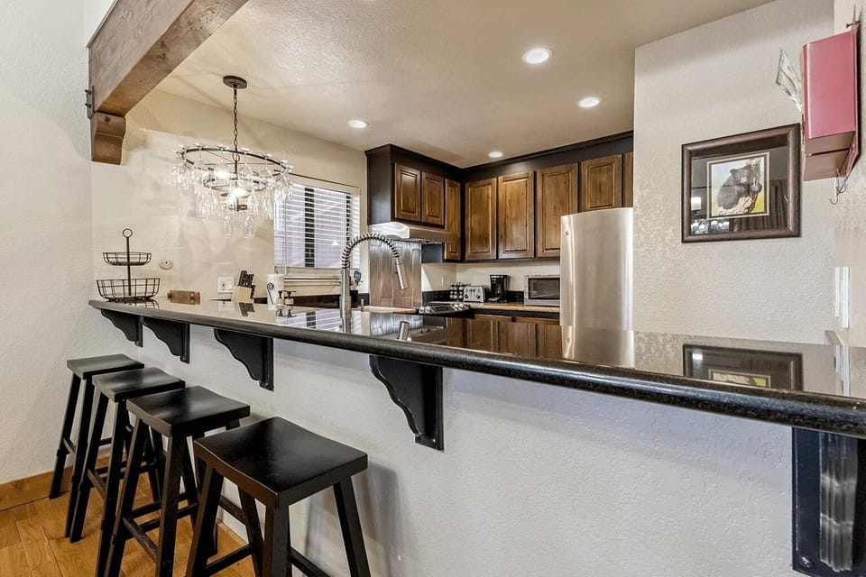 House, 4 Bedrooms | Private kitchen