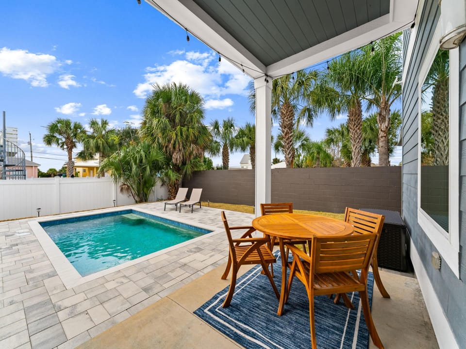 Horizon Dreams B - Backyard - Covered Poolside Patio