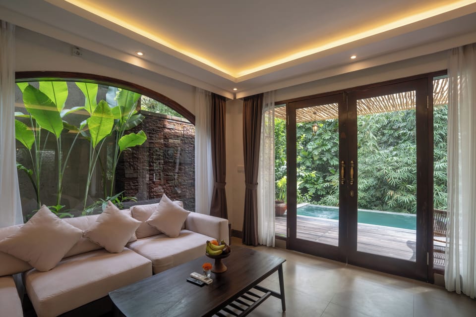 One Bedroom Villa with River View | Living area