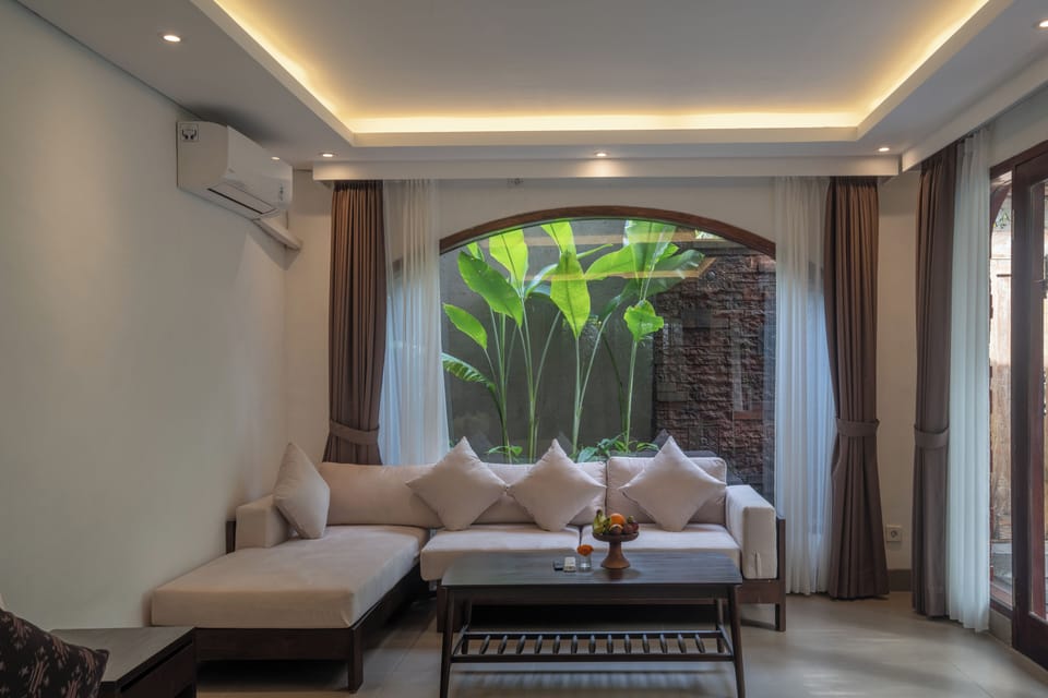One Bedroom Villa with River View | Living area