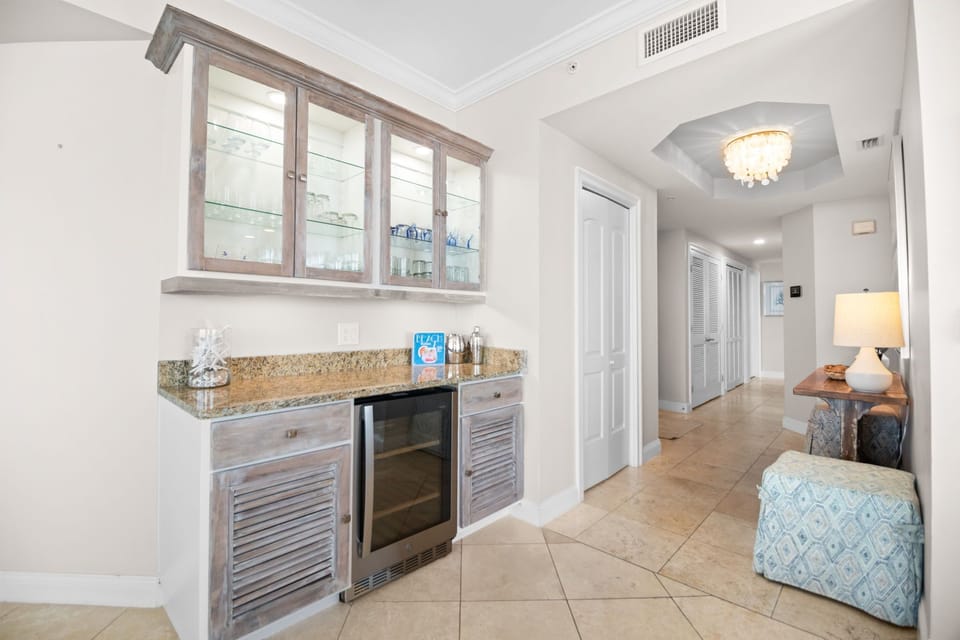 Indigo Unit 1701 - Wet Bar