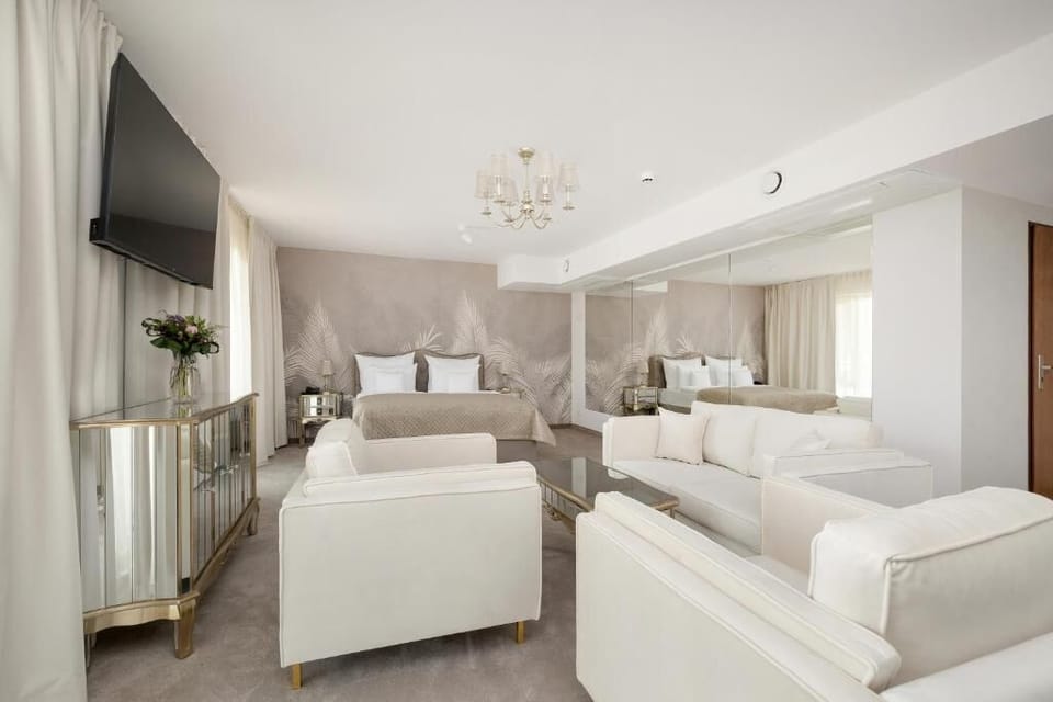 In-room safe, soundproofing, free WiFi, wheelchair access