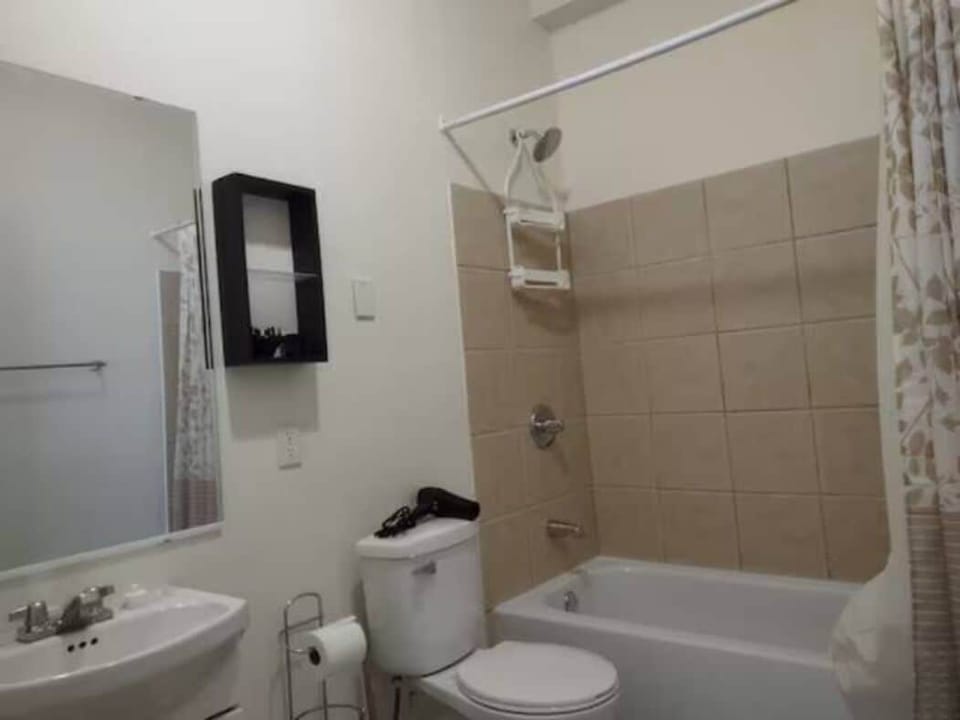 Basic Double Room | Bathroom