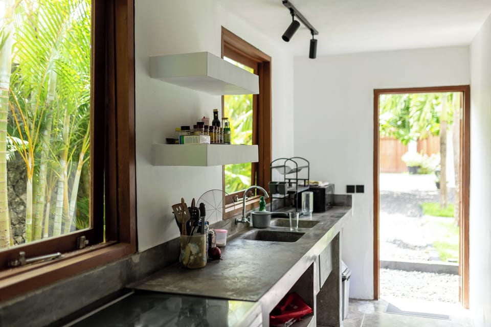 Cookware/dishes/utensils